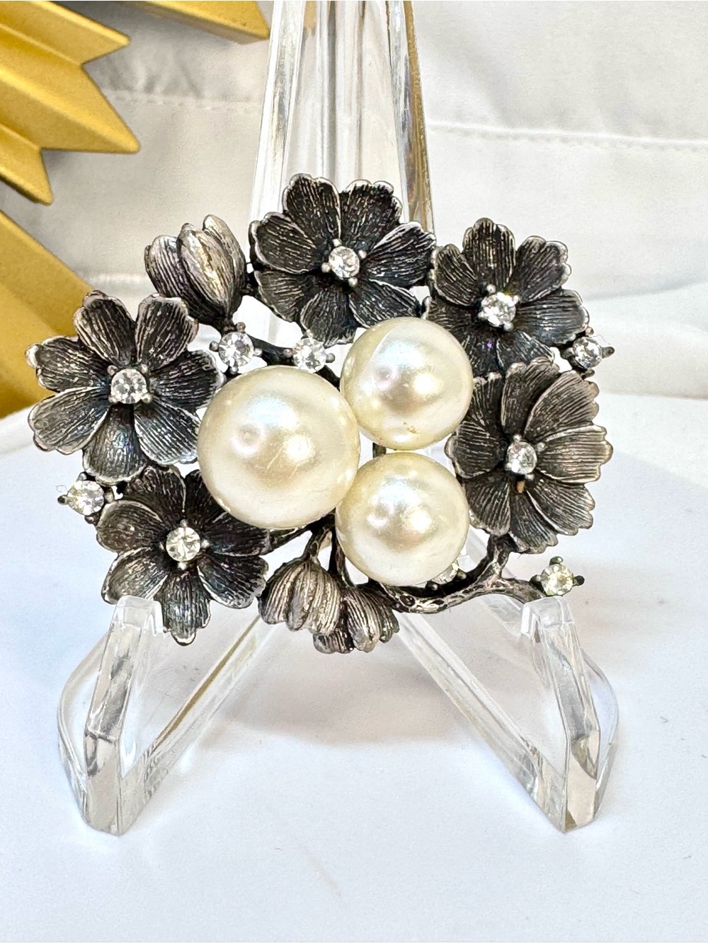 Floral Pearl Cluster Brooch - antique Silvertone